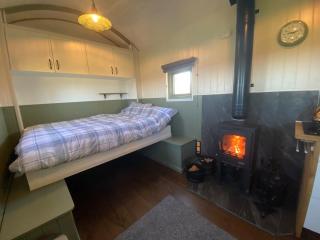 Spring Grounds Farm Shepherd Huts - - 2