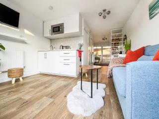 Cabin - Private Hot Tub & Swimming Pool - 4