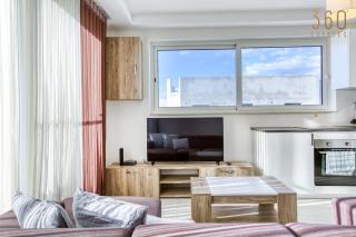 Sunny 2BR Penthouse with Spacious Rooftop Terrace by 360 Estates - San Ġwann - 4