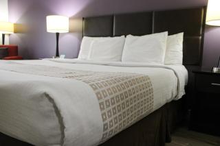 Parkwood Inn & Suites - 8