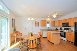 Cacapon Connected - Wifi, Fire Pit, Game Room, King Bed, Deck, Grill, Fireplace, Pet Friendly, Garage for mountain bike storage - Morton Grove - 5