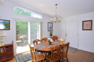 Cacapon Connected - Wifi, Fire Pit, Game Room, King Bed, Deck, Grill, Fireplace, Pet Friendly, Garage for mountain bike storage - Morton Grove - 4