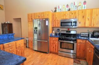 Blue Badger Cottage -Wifi, Fire Pit, Fireplace, Screen Porch, Game Room, King Bed, Grill - Morton Grove - 2