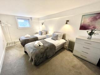 Fantastic convenient 2 Bedroom 2 bathroom Perfect for Stansted Airport, 2 minute walk to Bishops Stortford Train Station! - Bishop's Stortford - 9