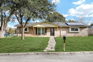 Centrally Located Little Gem - San Antonio - 9