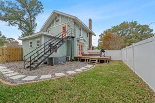 Spacious Modern Farmhouse w/ Private Patio & BBQ! - Tampa - 9