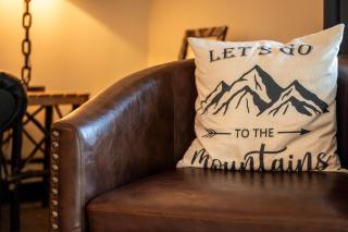 Stylish 1BR Free Attraction Tix Views! - 1