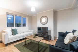 2 BDR Apt By Caledonia Luxe Stays Short Lets & Serviced Accommodation Bishopton - 1