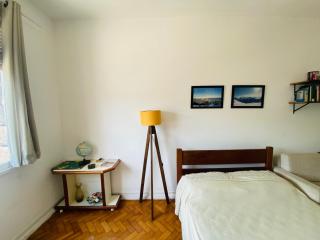 Studio completo no Catete, em andar alto, com vista livre , próximo Metrô e praia do Flamengo, ar , wifi, tv, pauloangerami RC214 - 2