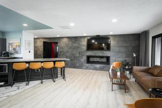 Modern 3 BR home w hot tub movie room dog park - Indianápolis - 9
