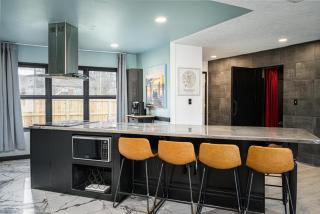 Modern 3 BR home w hot tub movie room dog park - Indianápolis - 3
