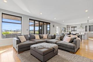 Luxury Lake Hood Holiday Home - 2