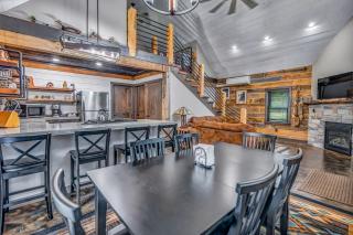 Rustic Hideaway sleeps 4 Hot tub - 2