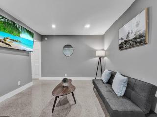 Coastal Charm Cozy 1BR Retreat near Pompano - Pompano Beach - 7