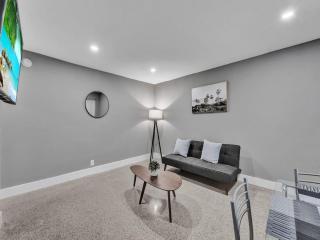 Coastal Charm Cozy 1BR Retreat near Pompano - Pompano Beach - 6