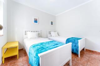 Comfy Flat W/ Rooftop Beach View by LovelyStay - Burgau - 7