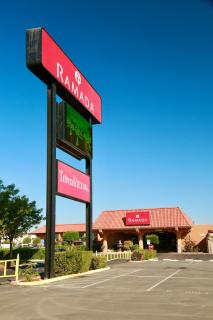 Ramada by Wyndham Fresno North - Fresno - 9