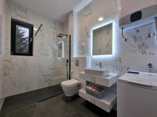 Adriatic Apartments - Budva - 8