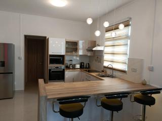 Cozy 2BR Getaway - Stylish Stay in Grand Baie - 1