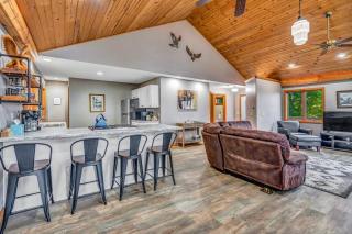 Majestic View Sleeps 10 Hot Tub - De Soto - 2
