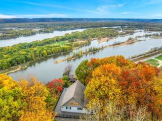 Majestic View Sleeps 10 Hot Tub - De Soto - 8
