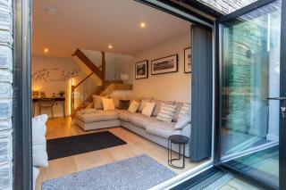 Luxury, stylish brand new house, fabulous location - 3