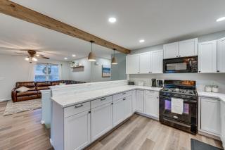Family-Friendly Gem with Fire Pit 1 Mi to Lake Como - Lake Geneva - 5