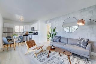 Chic Retreat: 2BR Apartment! - Fort Lauderdale - 0
