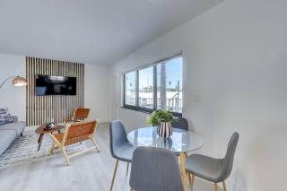 Chic Retreat: 2BR Apartment! - Fort Lauderdale - 4