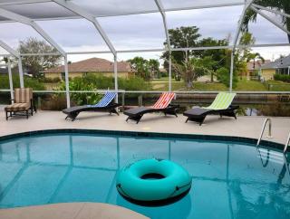 Tropical Breeze Canal Waterfront Home, Heated Pool - Cape Coral - 4