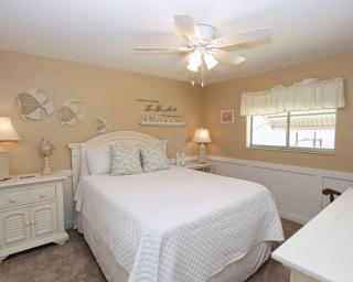 Tropical Breeze Canal Waterfront Home, Heated Pool - Cape Coral - 3
