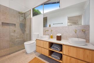 Lake Eildon Retreat - Breathtaking Views - Sleeps 12 - 4