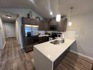 Modern Style KING bed Free Wi-Fi with Garage - Spokane Valley - 3