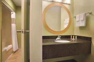Park Inn by Radisson Albany - Albany - 2