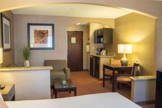Country Inn & Suites by Radisson, Garden City, KS - Garden City - 3