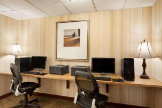 Country Inn & Suites by Radisson, Manchester Airport, NH - Bedford - 5