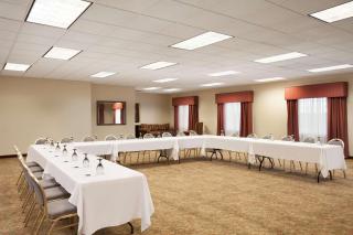 Country Inn & Suites by Radisson, Manchester Airport, NH - Bedford - 4