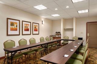 Country Inn & Suites by Radisson, Washington at Meadowlands, PA - Washington - 1