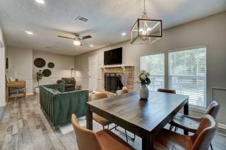 4BR Beauty w/ Game Room! Lake Hefner Hideaway - The Village - 0
