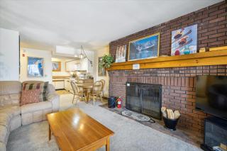 Ski on ski off, conveniently located, 2 bedroom condo with beautiful views, access to indoor pool Sunrise B3 - Killington - 5