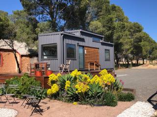 Pink Lake Tiny House - 'Peony' - Lochiel - 7