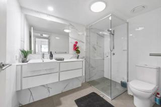 New Farm Water Views! 2Bed/2Bath/1Car - 1