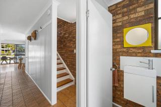 Jalynca, Waterfront Escape - 1