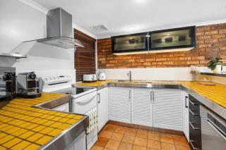 Jalynca, Waterfront Escape - 4