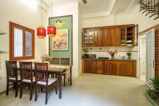 House of Comfort - 3 BR & 3 baths - 1' to Hoan Kiem Lake & Old Quarter - 7