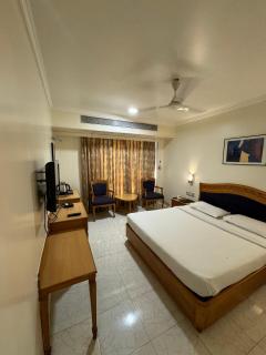 The Ambassador Hotel Pune - Pune - 3