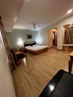 The Ambassador Hotel Pune - Pune - 8