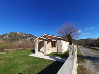 Orahovo stone vilas - 1