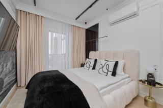 Luxurious 13th Floor Beige Apartment in Wrocław with Furnished Balcony by Renters Prestige - 9