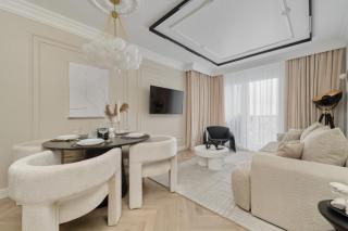 Luxurious 13th Floor Beige Apartment in Wrocław with Furnished Balcony by Renters Prestige - 2
